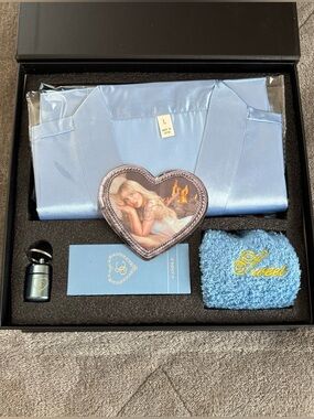 🆕🆕SABRINA CARPENTER SWEET N’ SATIN VIP PACKAGE